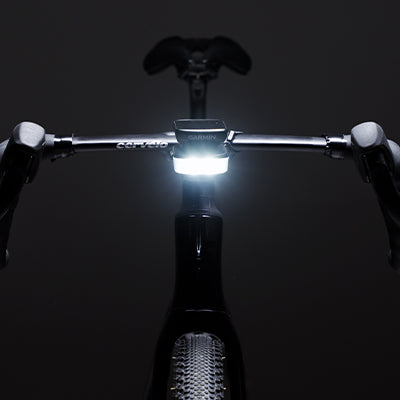 Farol Dianteiro BBB SLICE 600 com Adaptador GPS Garmin e Wahoo