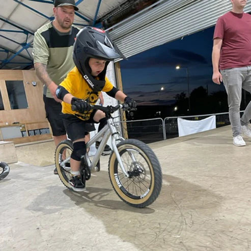 Cotoveleiras e joelheiras G-FORM LIL'G TODDLER para crianças Preto