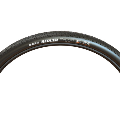 Pneu MAXXIS REAVER com flanco preto — vista lateral
