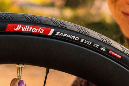 Pneu VITTORIA ZAFFIRO EVO V com grafeno G2.0 TubeType preto