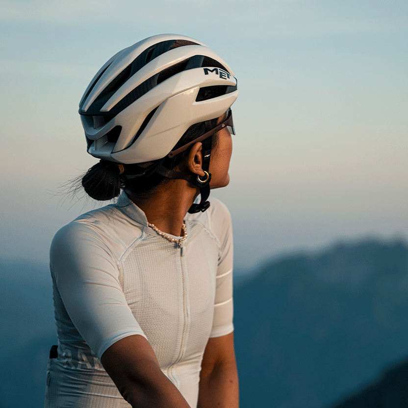 Capacete de estrada MET TRENTA 3K CARBON Branco