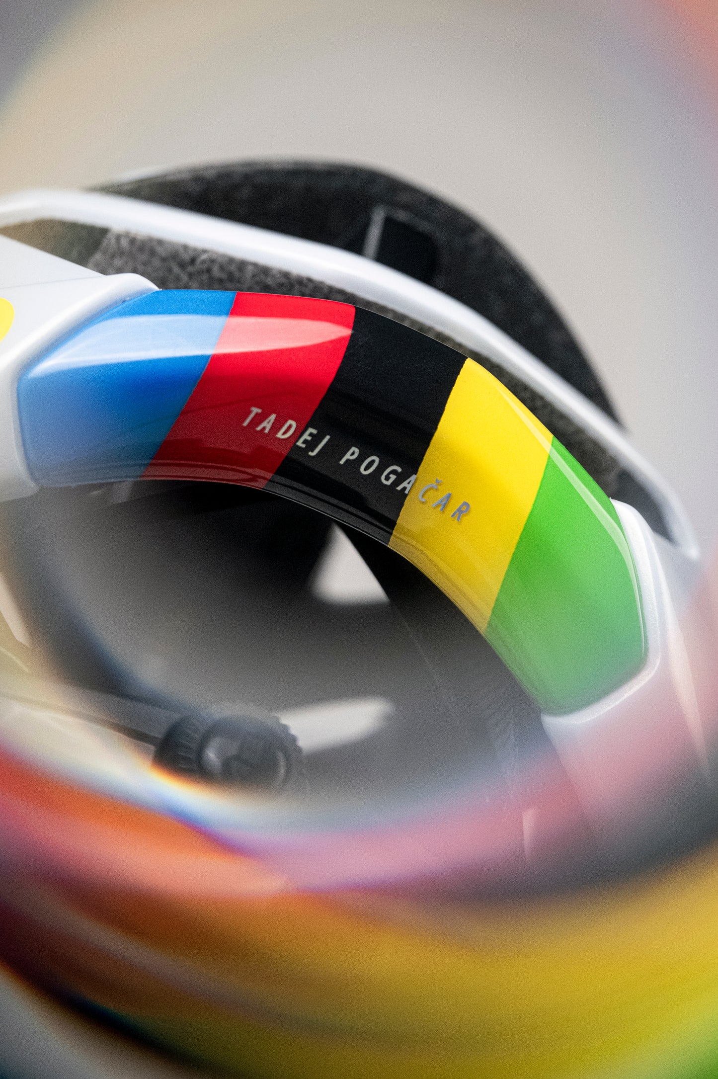 Capacete MET TRENTA 3K CARBON LIMITED WORD CHAMPION 2026 Branco