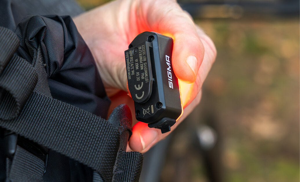 SIGMA NYTE CLIP — fixação num alforge de bikepacking