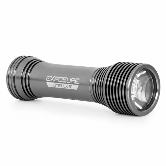Luz dianteira EXPOSURE LIGHTS JOYSTICK 18 — vista do produto sobre fundo branco