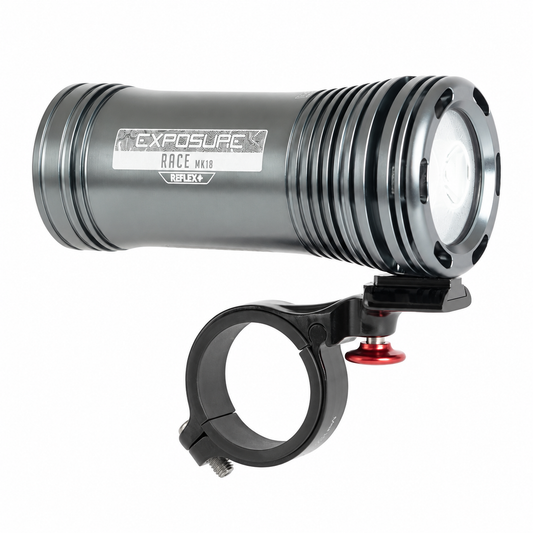 Luz dianteira EXPOSURE LIGHTS RACE MK18 — vista do produto sobre fundo branco