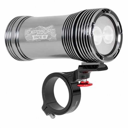 Luz dianteira EXPOSURE LIGHTS RACE 19 — vista do produto sobre fundo branco