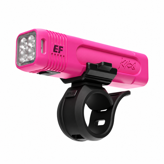 Luz dianteira KNOG BLINDER PRO 900, edição limitada E.F. Pro Cycling, rosa — vista do produto sobre fundo branco