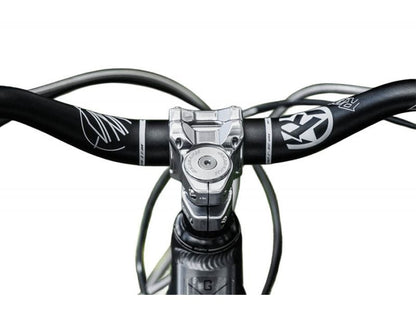 Avanço REVERSE COMPONENTS BLACK ONE D-2 Titanium prateado — vista de cima, montado na bicicleta