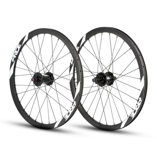 Par de Rodas PRIDE 20" (451mm) Carbono Wave Matt White Fusion Disc Eixos 10/10mm Preto/Branco