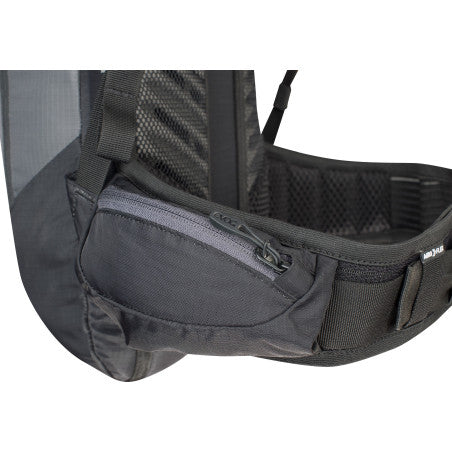 Mochila com proteção dorsal EVOC FR LITE RACE 10L Cinza