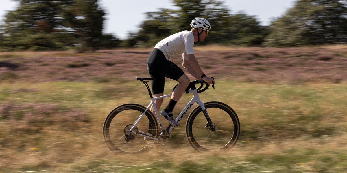 Selim ERGON SR Allroad Pro montado numa bicicleta de gravel