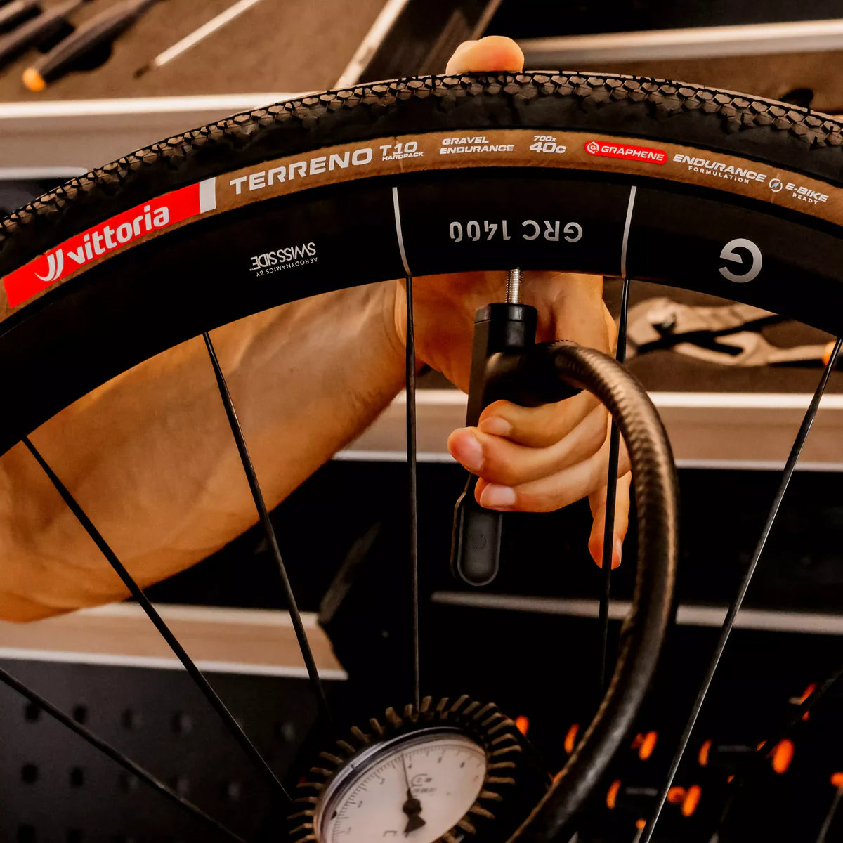 VITTORIA TERRENO T10 HARDPACK 700x40c Gravel Endurance Tubeless Ready Pneu castanho macio