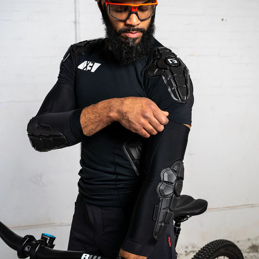 Cotoveleiras G-FORM PRO-X3 Preto mate